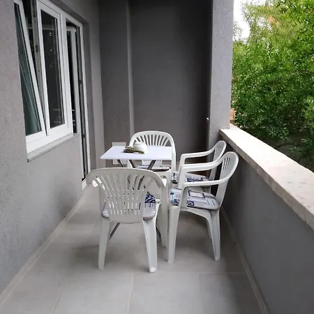 Vini Apartment *