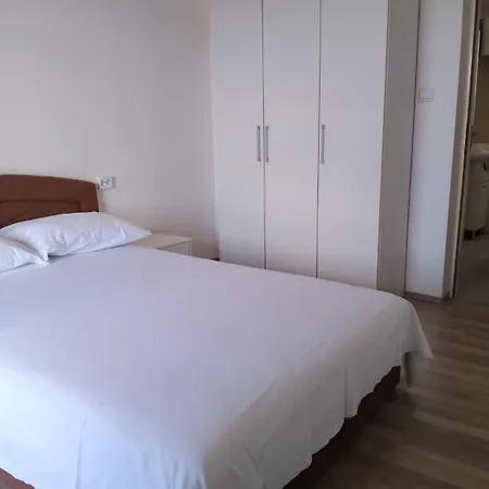 Apartment Vini *